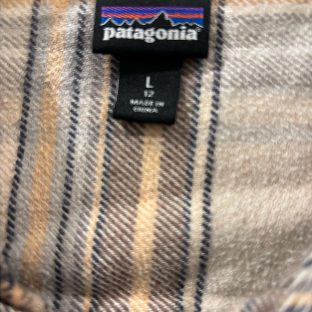 Patagonia Striped Shirt in Beige and Blue flannel used good conditions - Picture 8 of 9